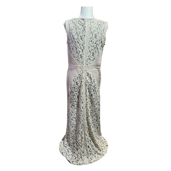 Tadashi Shoji-Lace V-Neck Gown with Pintuck Jersey Piping-Size Large - Picture 7 of 12